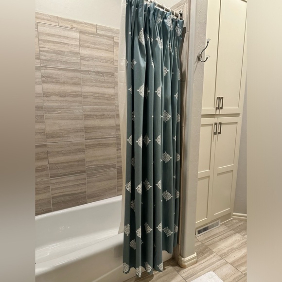 Turquoise and white shower curtain - Picture 1 of 3
